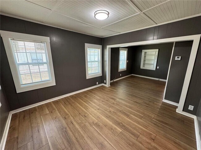 Photo - 606 Thornton Ave