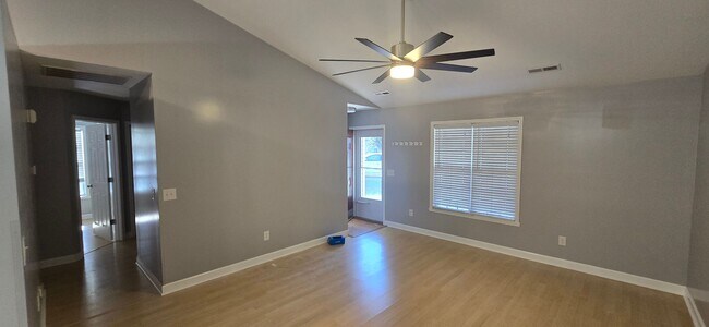 Photo - One Level Ranch