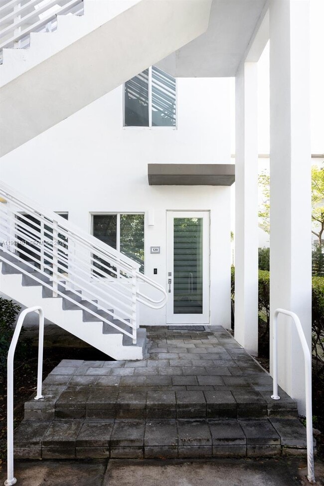 Building Photo - 6416 NW 102nd Ct Unit 120