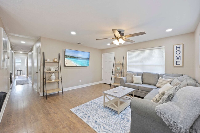 Building Photo - 3145 Aspinwall Ave Unit ID1044469P