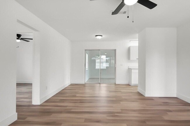 Photo - 313 NW Dorchester St