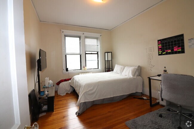 Building Photo - 122 Babcock St Rental