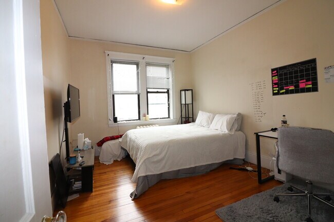 Building Photo - 122 Babcock St Rental