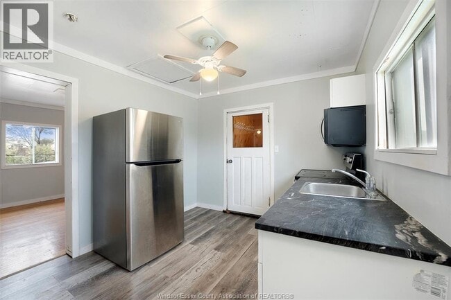 Photo - 655 Chatham St E