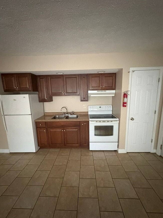 Building Photo - 321Riley Unit 2 Rental