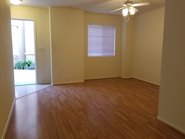 Building Photo - 600 Hosking Ave Unit 17C