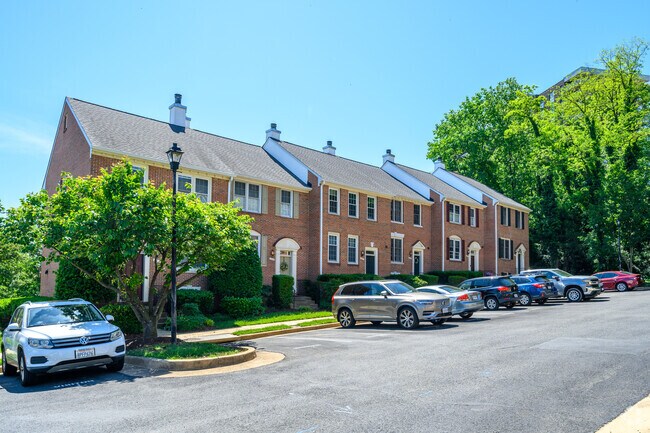 257 S Pickett St - Hillwood Condominiums