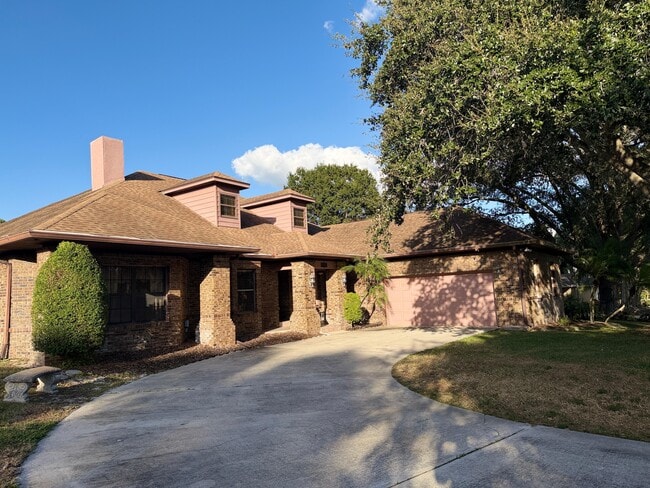 Photo - 1102 Sugartree Dr S