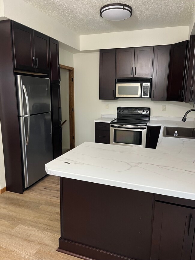 Electrodomésticos de acero inoxidable - 401 9th St S Casa Adosada