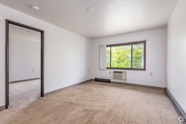 1BR, 1BA - 560SF - Living Room