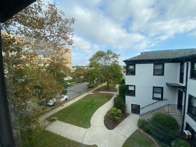 406 Deal Lake