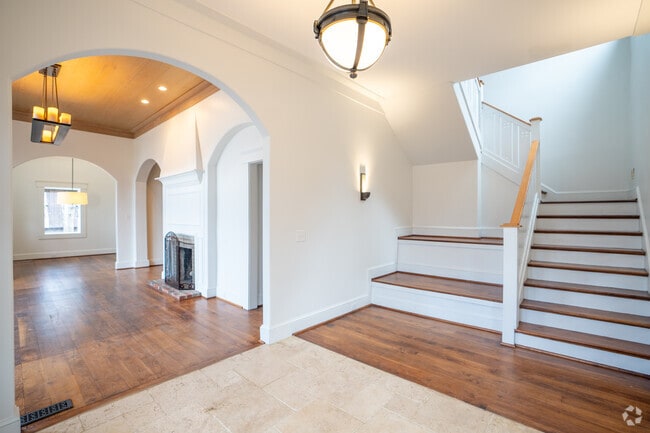 6BR , 5,5BA - Entrada de 6.527SF - 4644 Old Looney Mill Rd