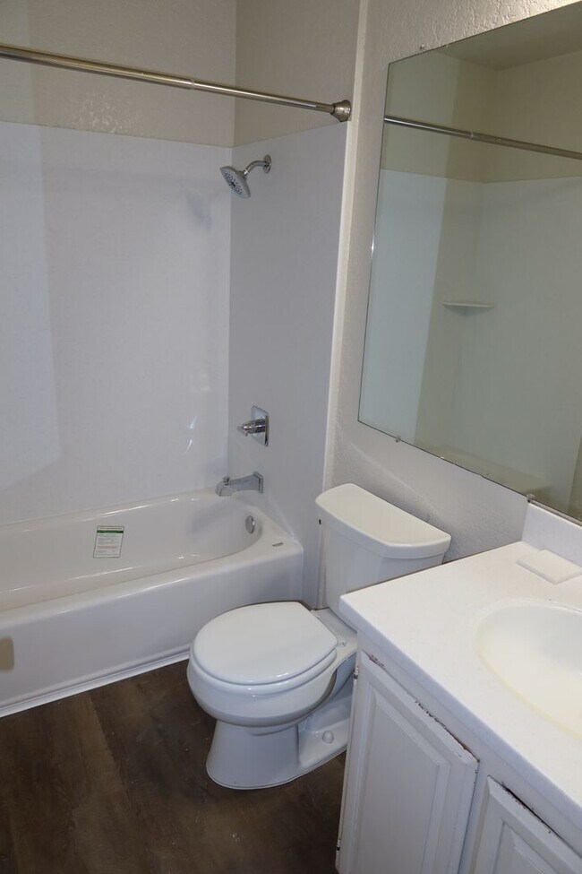 3 Bedrooms, 2 Baths Halfplex in Greenhaven Rental House Rental in