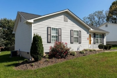 Photo - 105 Hemlock St