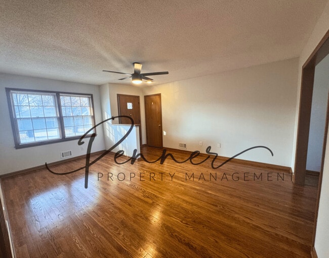 Photo - 807 NE Magellan Ave