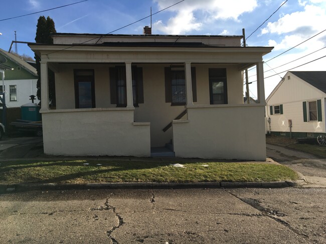 Duplex - 96 N 8th St Apartments Unit 96 n 8th st
