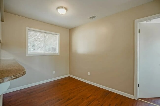 Photo - 5174 Morris Ave