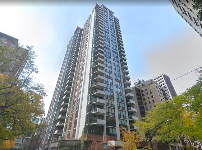 Building Photo - 1340 N Astor St Rental
