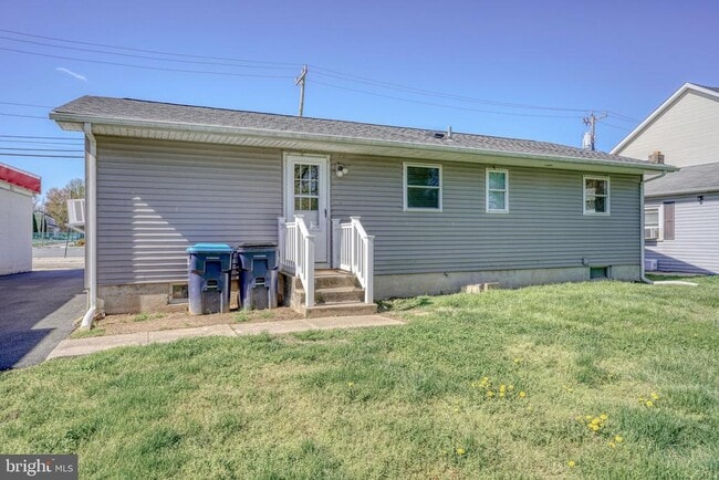 Photo - 206 N Main St