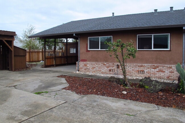 Building Photo - 993-995Butte Unit 993 Butte