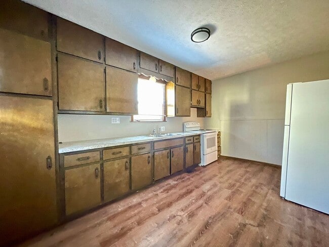 Photo - SPACIOUS 3 Bedroom Duplex Available! Unidad 610