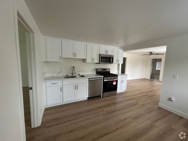 Building Photo - 3824 W 104th St Unit 3824 Rental