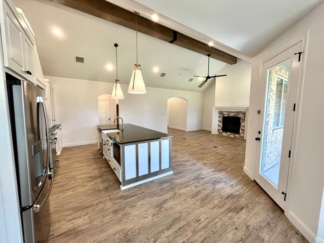 Photo - 4 Bed/2 Bath Home