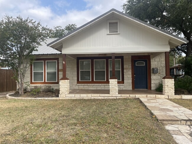 Front of Home - 210 S Madison St Casa