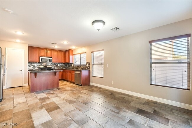 Photo - 182 Gilliflower Ave