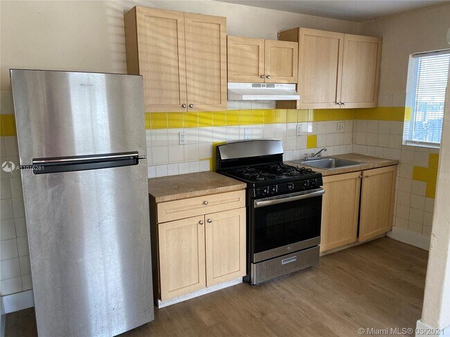 Photo - 1200 SW 3rd St Unidad 2