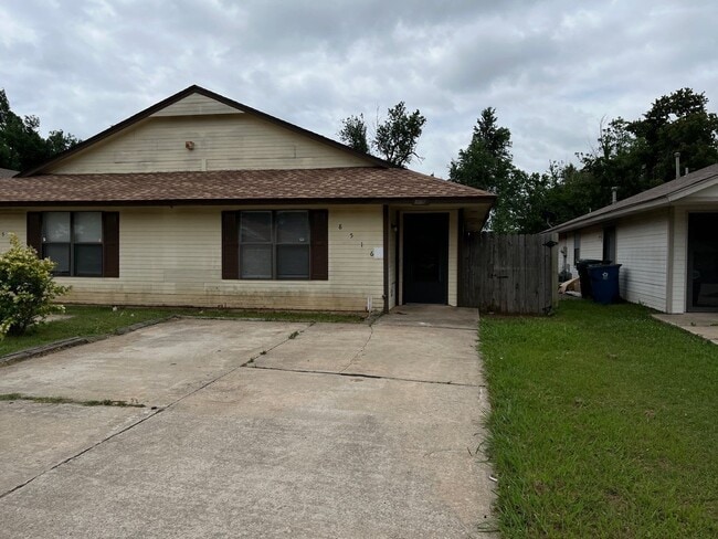 Available Now - 3 bedroom 2 bath - Available Now - 3 bedroom 2 bath Casa