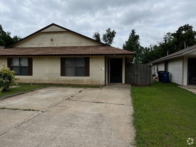 Building Photo - Available Now - 3 bedroom 2 bath Rental