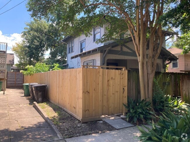 Building Photo - 4109 Roseland St Rental