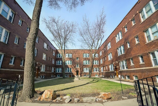 Photo - 4708 N Racine Ave Condo Unit E4