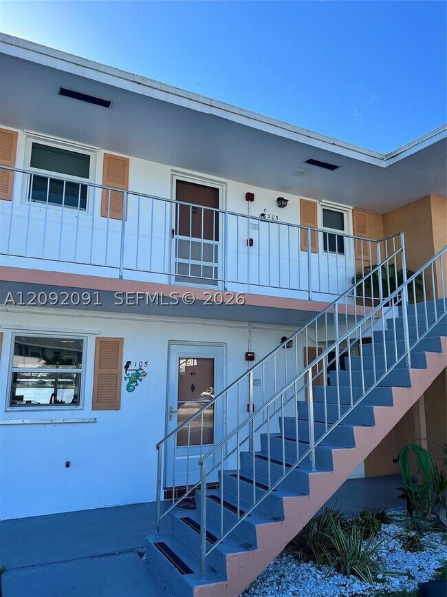 1116 Lake Dr Unidad 205
