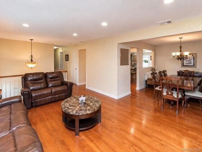 Photo - 10 Roe Cir