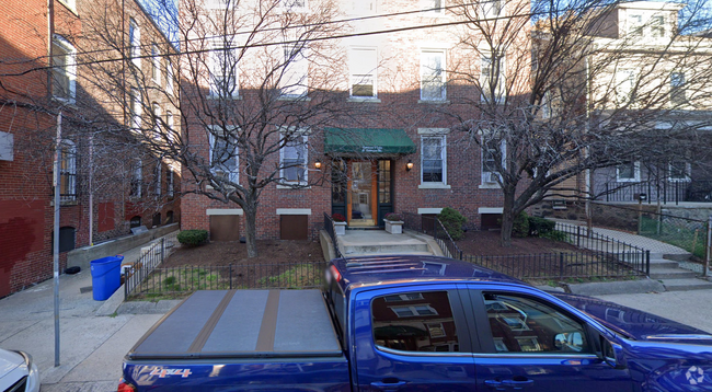 Building Photo - 8 Barrows St Unit 2 Rental