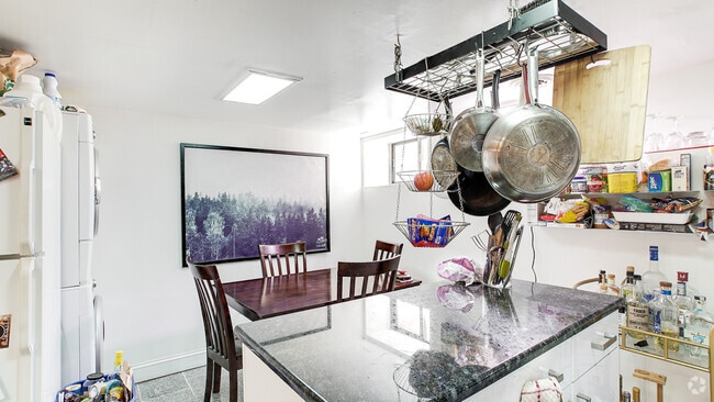 Building Photo - 724 Kater St Unit 1 Rental