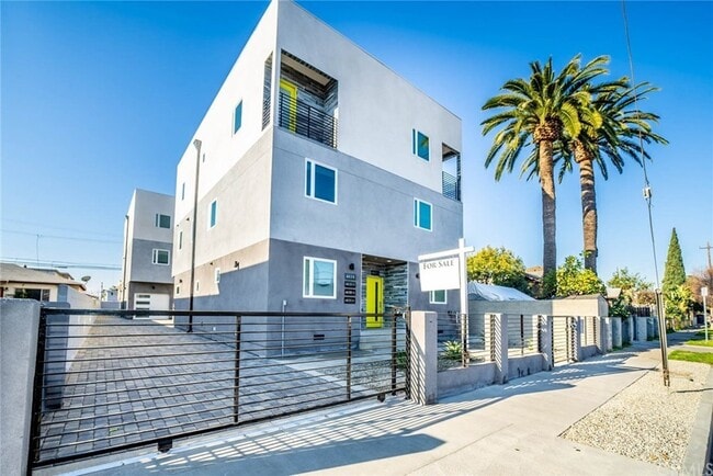 Building Photo - 4820 St Charles Pl Unit Back