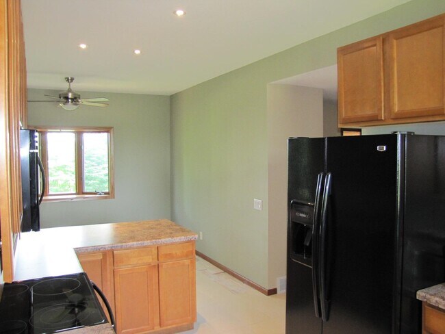 Photo - 8415 Mid Town Rd