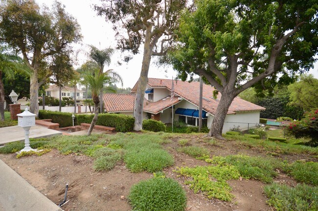 Photo - Beautifully Remodeled 4 Bedroom Pool Home ...