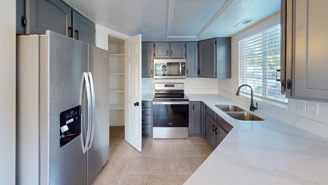 Building Photo - 1075 W 1360 S Unit 1075