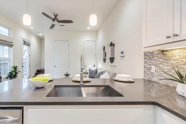 Photo - 1106 Lambie St