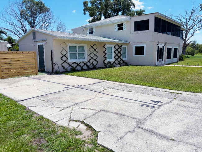 Photo - 405 North Blvd W