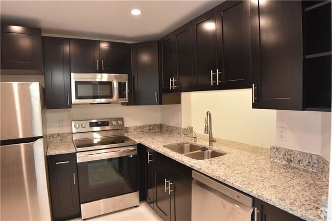 Building Photo - 8750 Royal Palm Blvd Rental