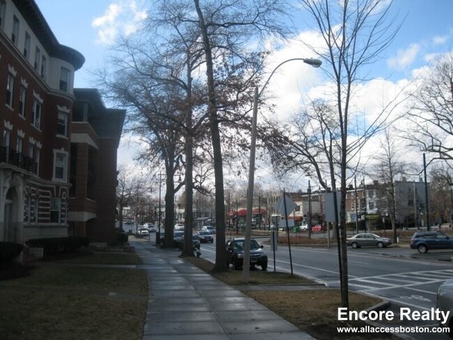 Photo - 1589 Beacon St Unidad 3