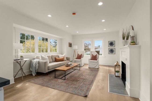 Photo - 522 N 117th St