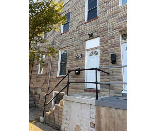 Building Photo - 1628 Benhill Ave Unit 1A AVAILABLE $600 1A