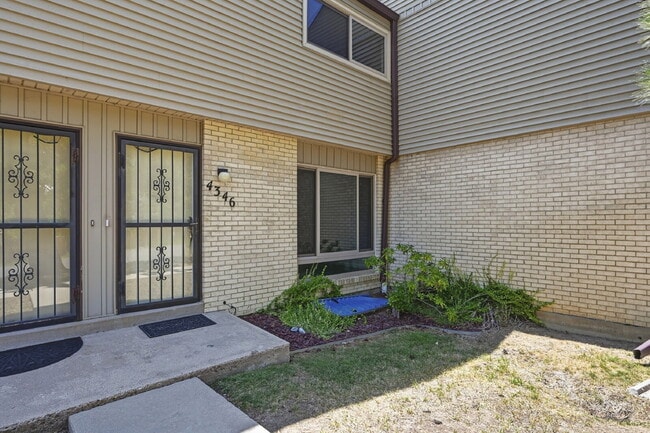 Photo - $2,440.95, 2 Beds - 3 Bath, Single Family Home in Littleton with Brand New Appliances!