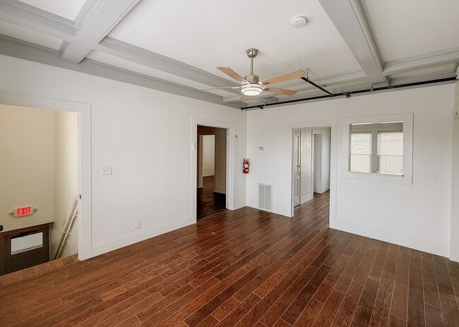 Building Photo - 1120NW Unit 1120NW 3